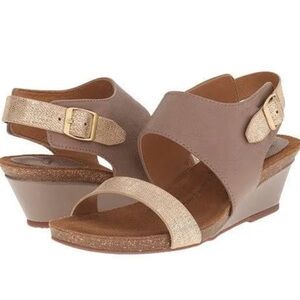 Sofft womens wedges size 9.5 in great condition